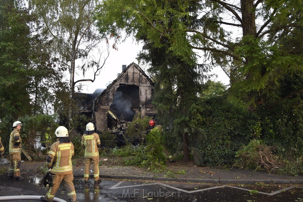 Grossfeuer Einfamilienhaus Siegburg Muehlengrabenstr P0863.JPG - Miklos Laubert